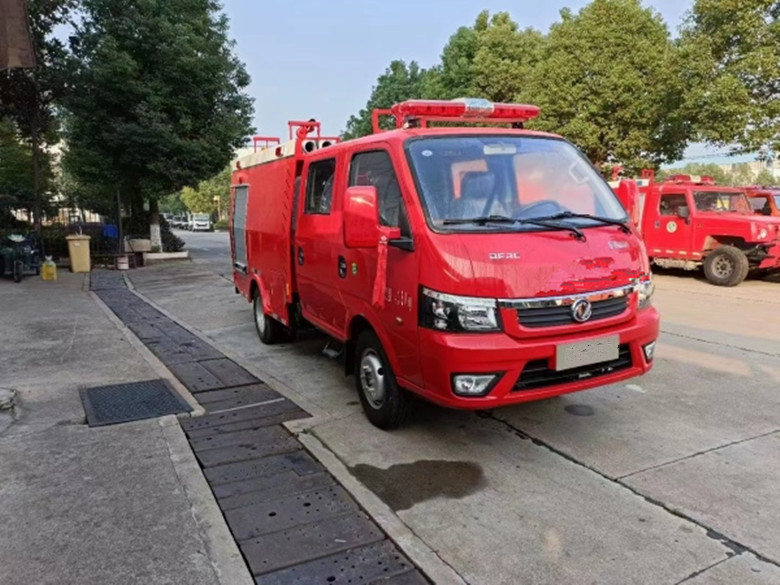 小型东风途逸国六双排水罐消防车推荐