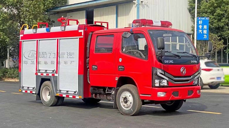 双排小型2.5立方水罐消防车推荐