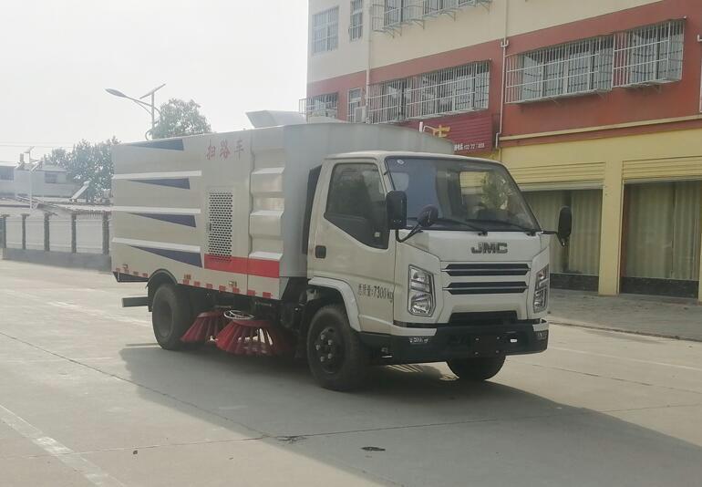 国六江铃扫路车图片