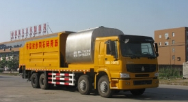中国重汽沥青碎石同步封层车图片
