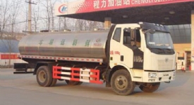 解放7吨鲜奶运输车图片